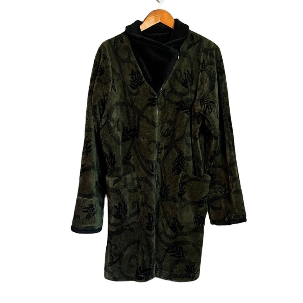 Maralyce Ferree‎ zip up fleece coat. Size small